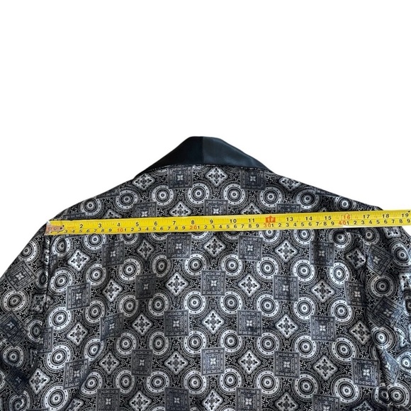Majestic Black and Gray Patterned Men's Shirt - Picture 6 of 10